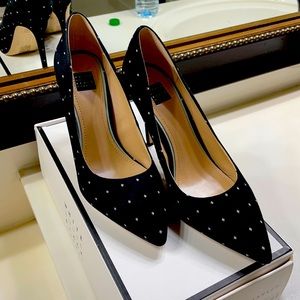 Black ecru dot pumps